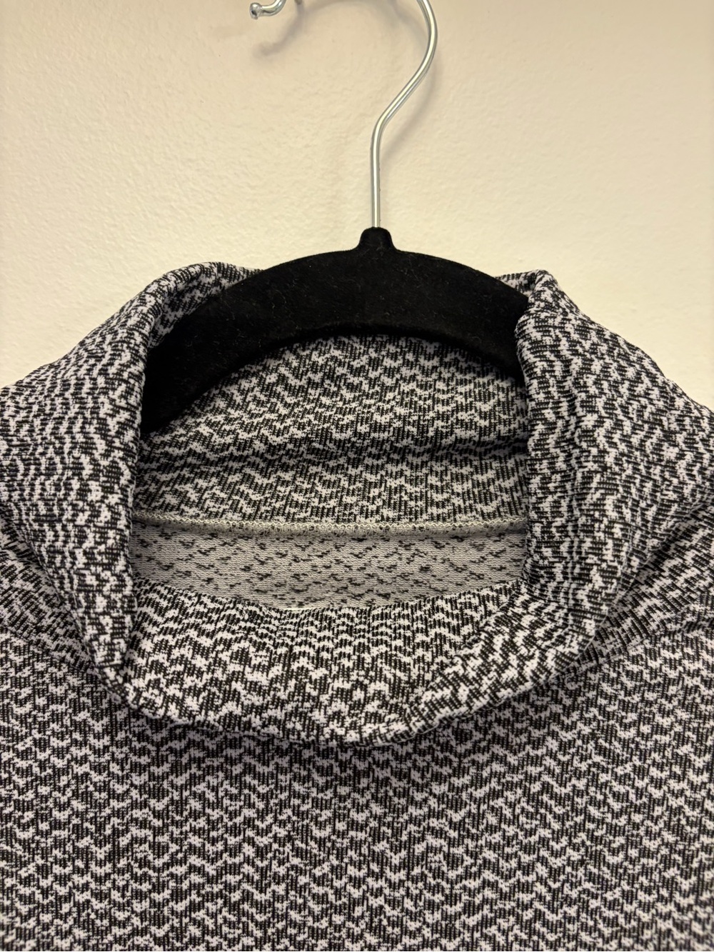 Athleta Gray Marled Funnel Cowl Neck Turtleneck Long Sleeve Top M - Picture 3 of 9